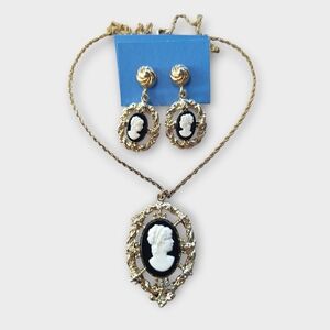 Vintage Judy Lee Black & White Cameo Set - Clip On Earrings & Necklace
